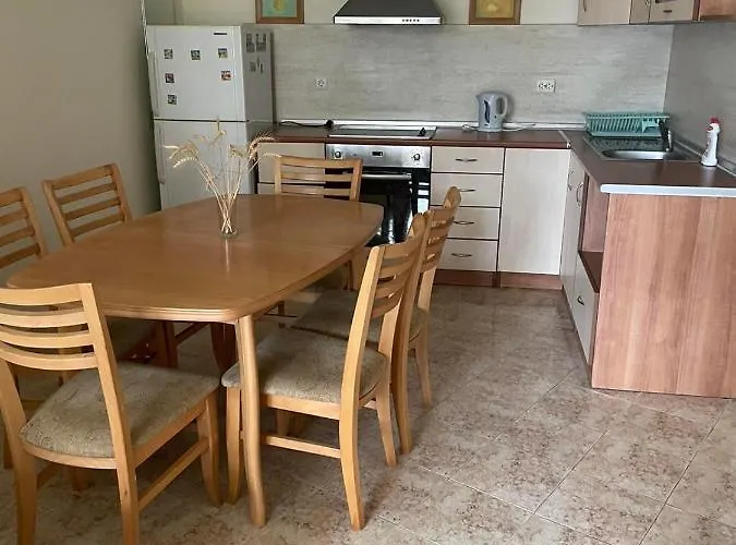 Rutland Sp Апартамент Равда